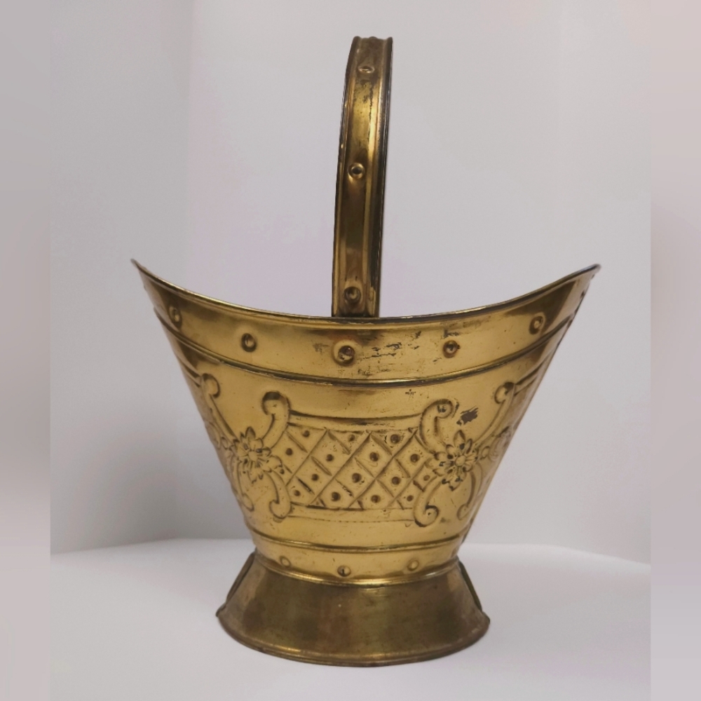 Delvaux Victorian Brass Vintage Antique Embossed Decorative Coal Scuttle Bucket